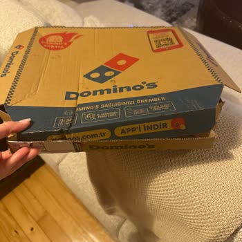 Açık Gelen Pizza Ve Kuryenin Kaba Tavrı