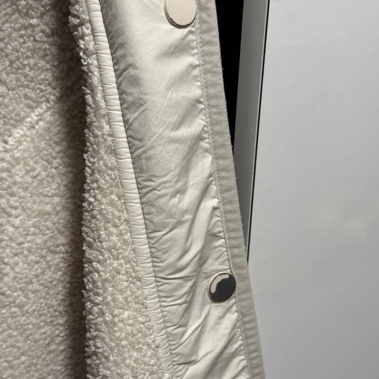 Rengi Solan Mont Ve Soyulan Düğmeler