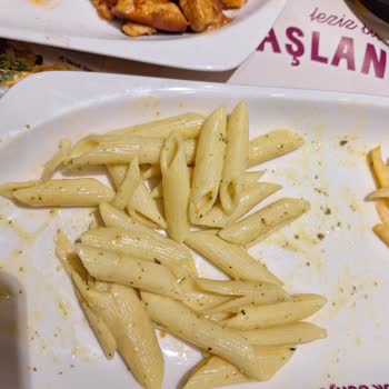 Kremasız Makarna Ve Yanık Tavuk Hayal Kırıklığı