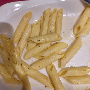 Kremasız Makarna Ve Yanık Tavuk Hayal Kırıklığı