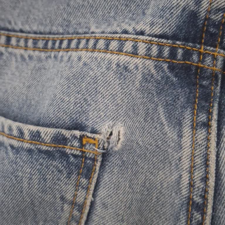 DeFacto Siparişimdeki Jean Pantolonun Dikiş Hatası