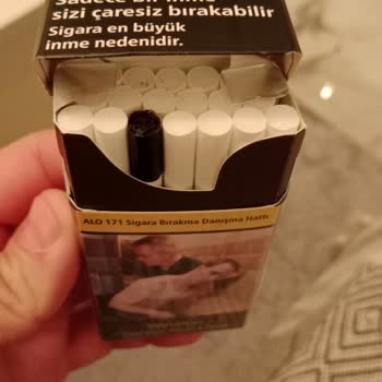Paket İçinden Siyah Bantlı Sigara Çıktı
