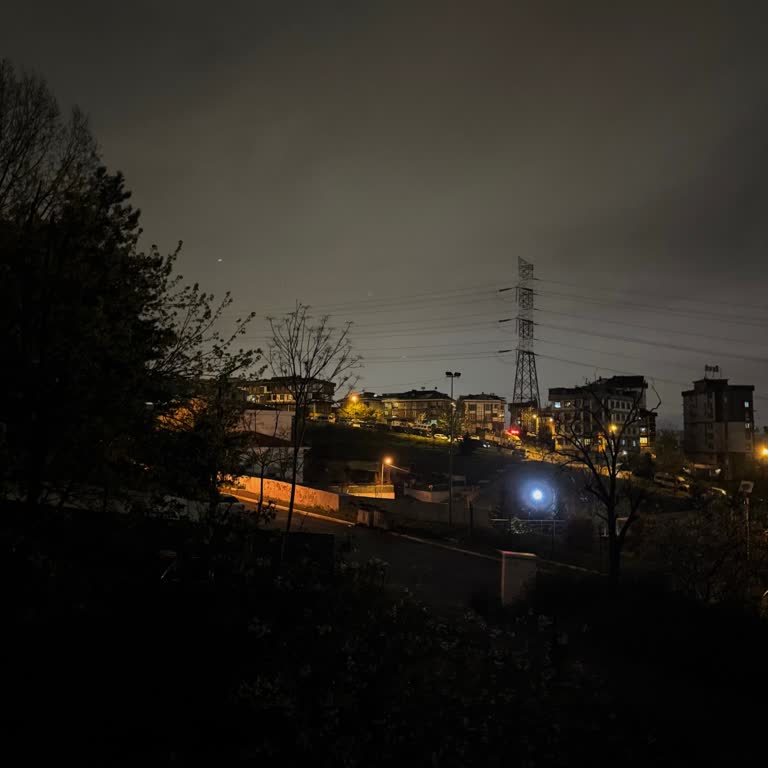 Karanlığa Mahkum Edilen Sokak: Arızalı Sokak Lambası