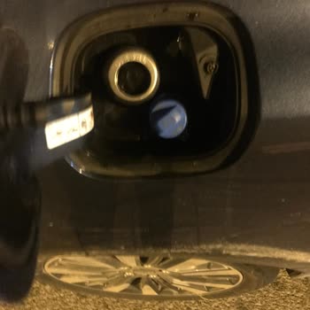 Petrol Ofisinde Yakıt Taşması Ve Fazla Ücret Şoku