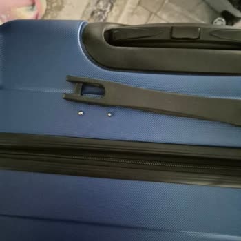 Carrefour'dan Aldığım Valizler İlk Kullanımda Kırıldı Ve Çözüm Sunulmadı