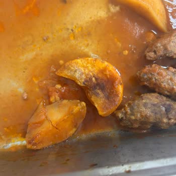 Akdeniz Catering Her Gün Fazla Miktarda Yemekleri Çöpe Dökmek Zorunda Kalıyoruz!