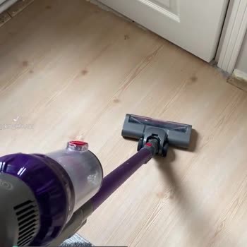 Kiwi Dikey Süpürge Şarjı Olmasına Rağmen Bir Süre Sonra Duruyor