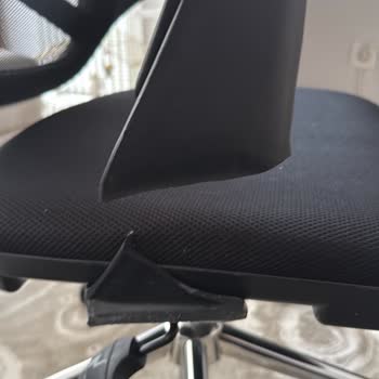 50 Kilo Kullanıcıya Dayanamayan Sandalye Şoku