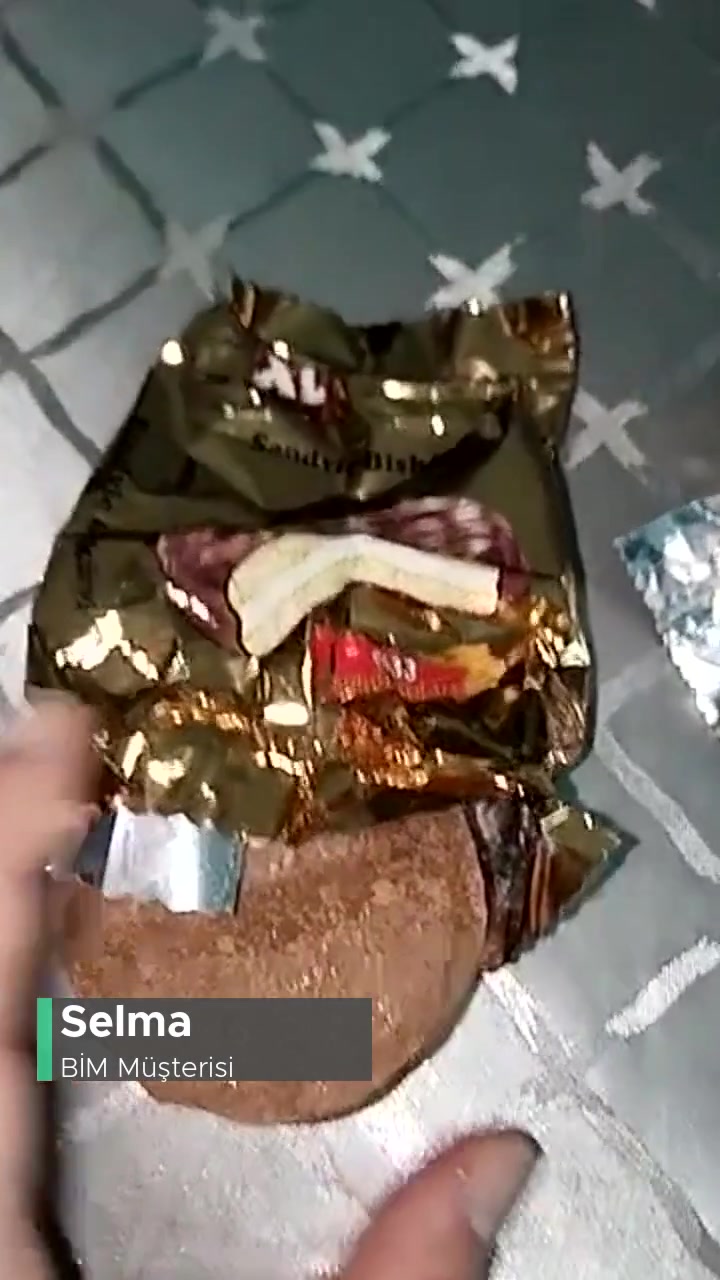 BİM'de Küflü Kurumuş Sandviç videonun kapak resmi