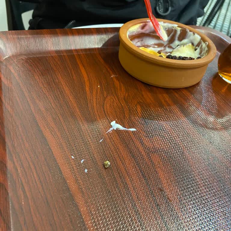 Taşlı Sütlaç Ve İlgisiz Hizmet: Hayal Kırıklığı Yaratan Deneyim