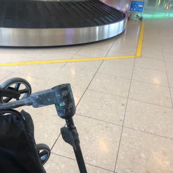 Bebek Arabası Seyahatte Kırıldı Ve Mağduriyet Yaşandı