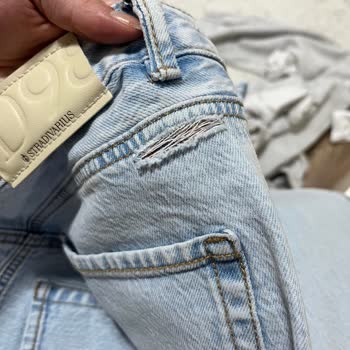 Yırtık Kot Pantolon Ve Zorlaştırılan İade Süreci