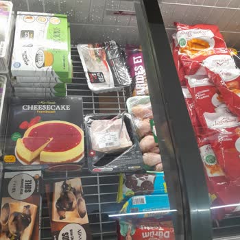 BİM Şubesinde Sağlığı Tehdit Eden Açık Paketli Et Ürünleri