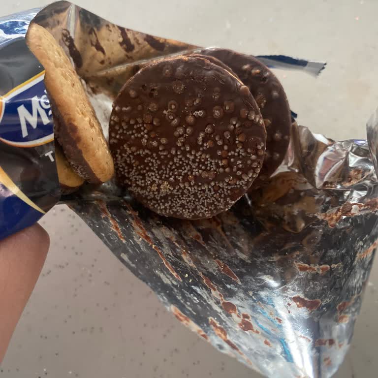 Bozuk Bisküvi Deneyimi: A101 Ürün Saklama Koşulları