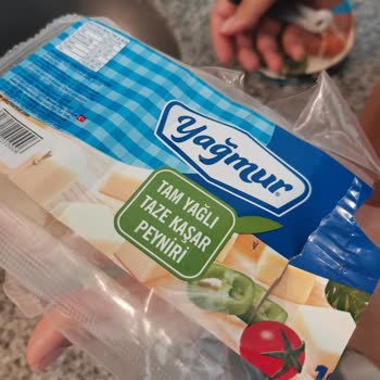 Peynirden Çıkan Metal Parça Tehlikesi