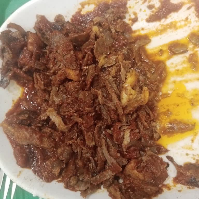 Aldatıcı Fotoğraflarla Hayal Kırıklığı Yaratan İskender Deneyimi