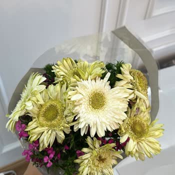 Çiçek Sepeti'nden Hayal Kırıklığı: Soluk Çiçekler Ve Geciken İade