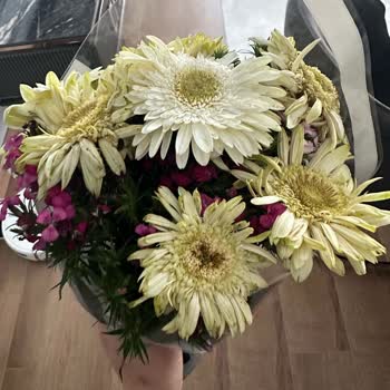 Çiçek Sepeti'nden Hayal Kırıklığı: Soluk Çiçekler Ve Geciken İade