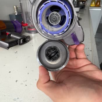 Dyson v15s Anti Tangle Brush Does Not Come Out as Shown in Manual or Videos