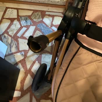 Bebek Arabası Tutma Kolu Sorunu Ve İletişim Eksikliği