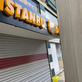 Şok Market Kamyonu Zarar Verdi