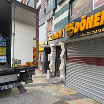 Şok Market Kamyonu Zarar Verdi