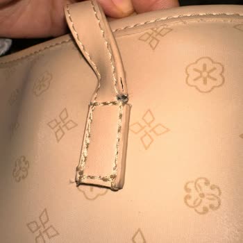 Çanta Tamiri Yerine Boya Ve Lekelerle Geri Geldi