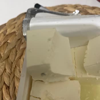 Son Tüketim Tarihi Geçmemiş Peynir Küflü Ve Ekşi Çıktı