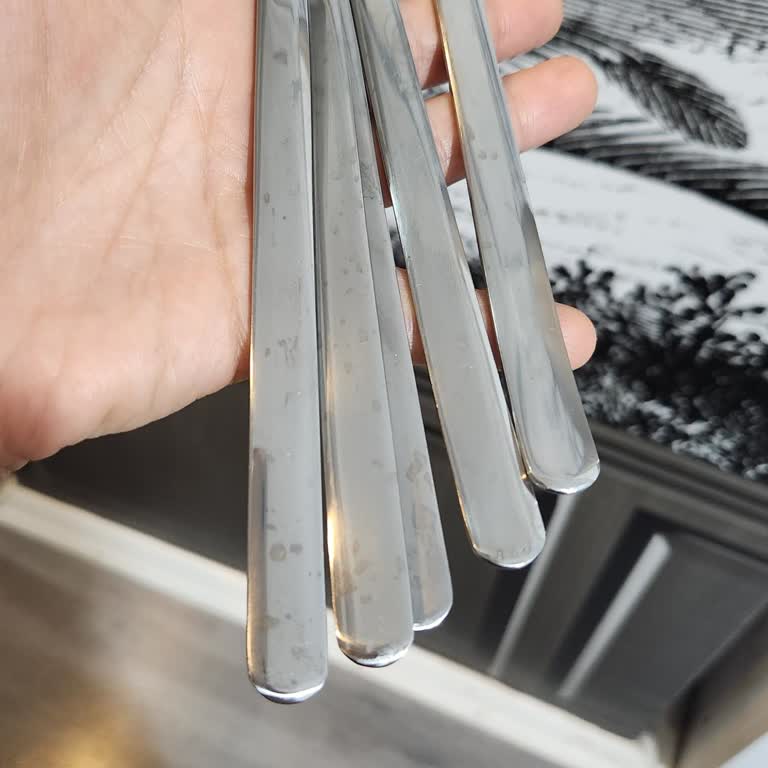 IKEA Çatal Kaşık Bıçak Setinde Kalıcı Su Lekesi Sorunu