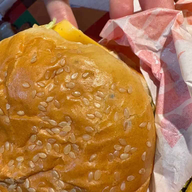 Burger King İzmit Umuttepe Şubesinde Küflü Ekmek Ve İlgisizlik