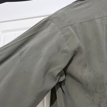 Renk Değiştiren Gömlek Ve Kumaş Bozulması