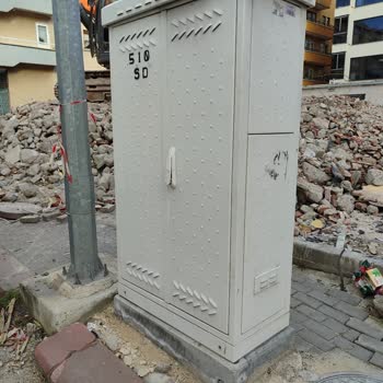 Bina Yıkımı Sonrası İnternet Ve Telefon Bağlantı Sorunu