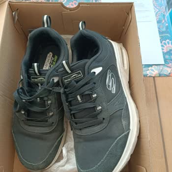 My Skechers Skech Air-Court Soles Wore Out in 7 Months and Now My Feet Get Wet