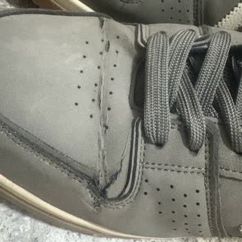 Kısa Sürede Yıpranan Ayakkabı Ve İletişim Eksikliği