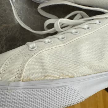 Ayakkabıdaki Leke Sorunu Ve Yetersiz İnceleme