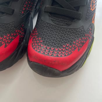 Skechers Ayakkabının Hızla Deformasyonu