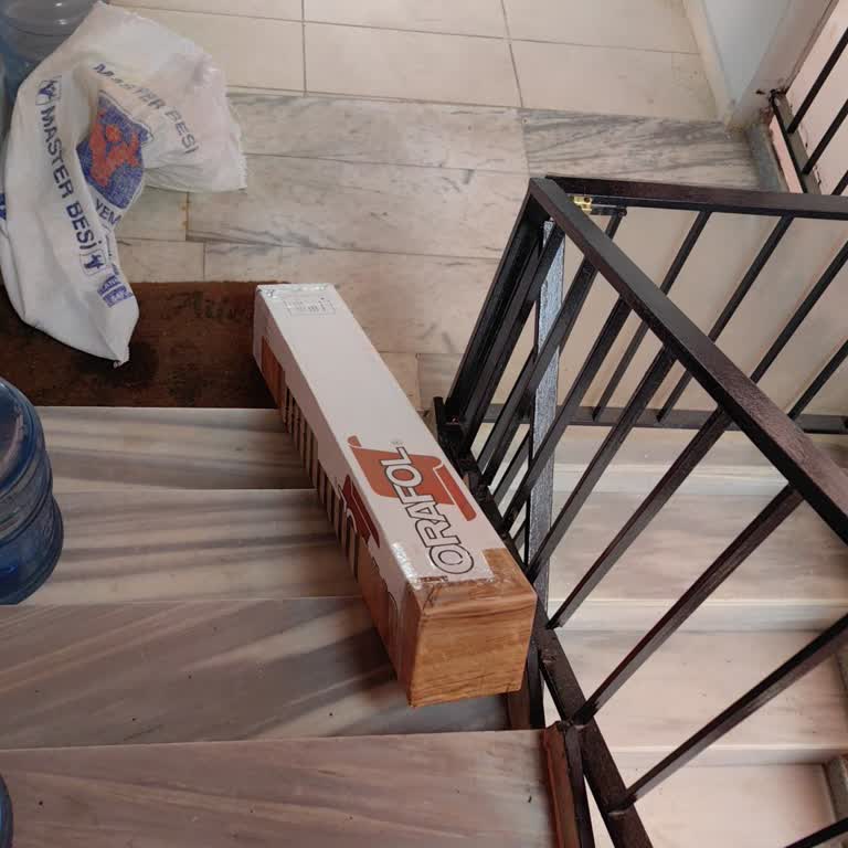 Yurtiçi Kargo Kargoyu Merdivende Bırakmış