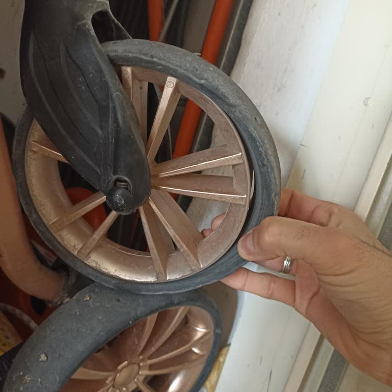 Prava Bebek Arabası: Kalitesiz Tekerlekler Ve Yetersiz Garanti Hizmeti