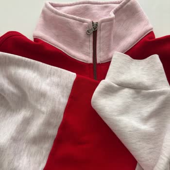 Yıkama Talimatına Uyan Sweatshirt Renk Verdi