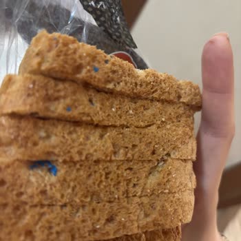Ekmekte Plastik Parçalar: Sağlık Riski!