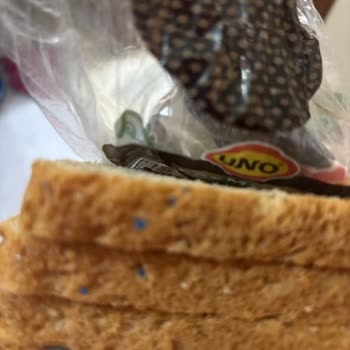Ekmekte Plastik Parçalar: Sağlık Riski!