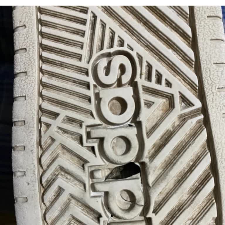 Zapatillas Adidas, agujero en la suela tras poco uso