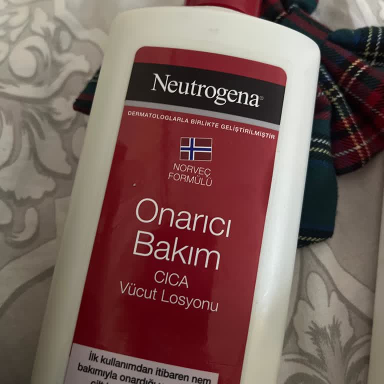 Neutrogena Krem Hayal Kırıklığı: Soyulan Ve Yağlı Yapı