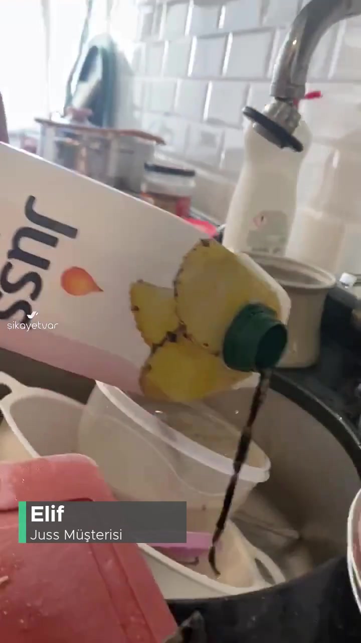 Juss Ananaslı Meyve Suyu İçinden Çıkanlar videonun kapak resmi