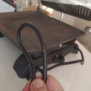 Kırık Ve Paslı Tost Makinesi Hayal Kırıklığı