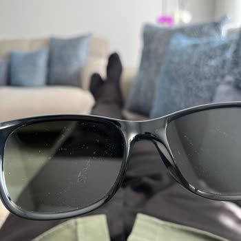 Rayban Gözlükte Fabrikasyon Hatası