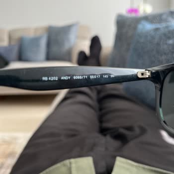 Rayban Gözlükte Fabrikasyon Hata