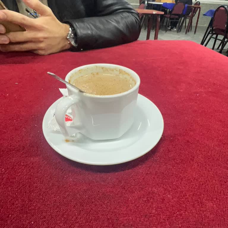 Ayvalık Belediyesi Sarı Zeybek Kafe'de Salep Fiyaskosu