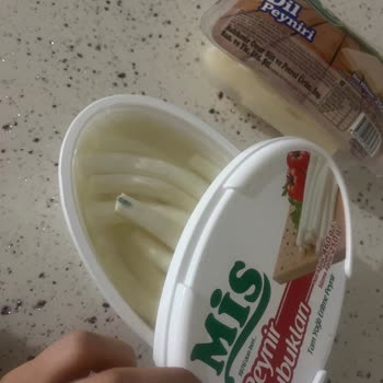 Küflenmiş Peynir Ve Şişmiş Paket Sorunu