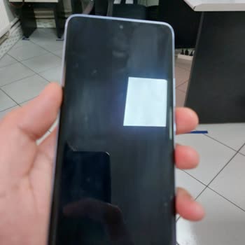 Aldatıcı Ürün Teslimatı: Çiziklerle Gelen Yeni Telefon